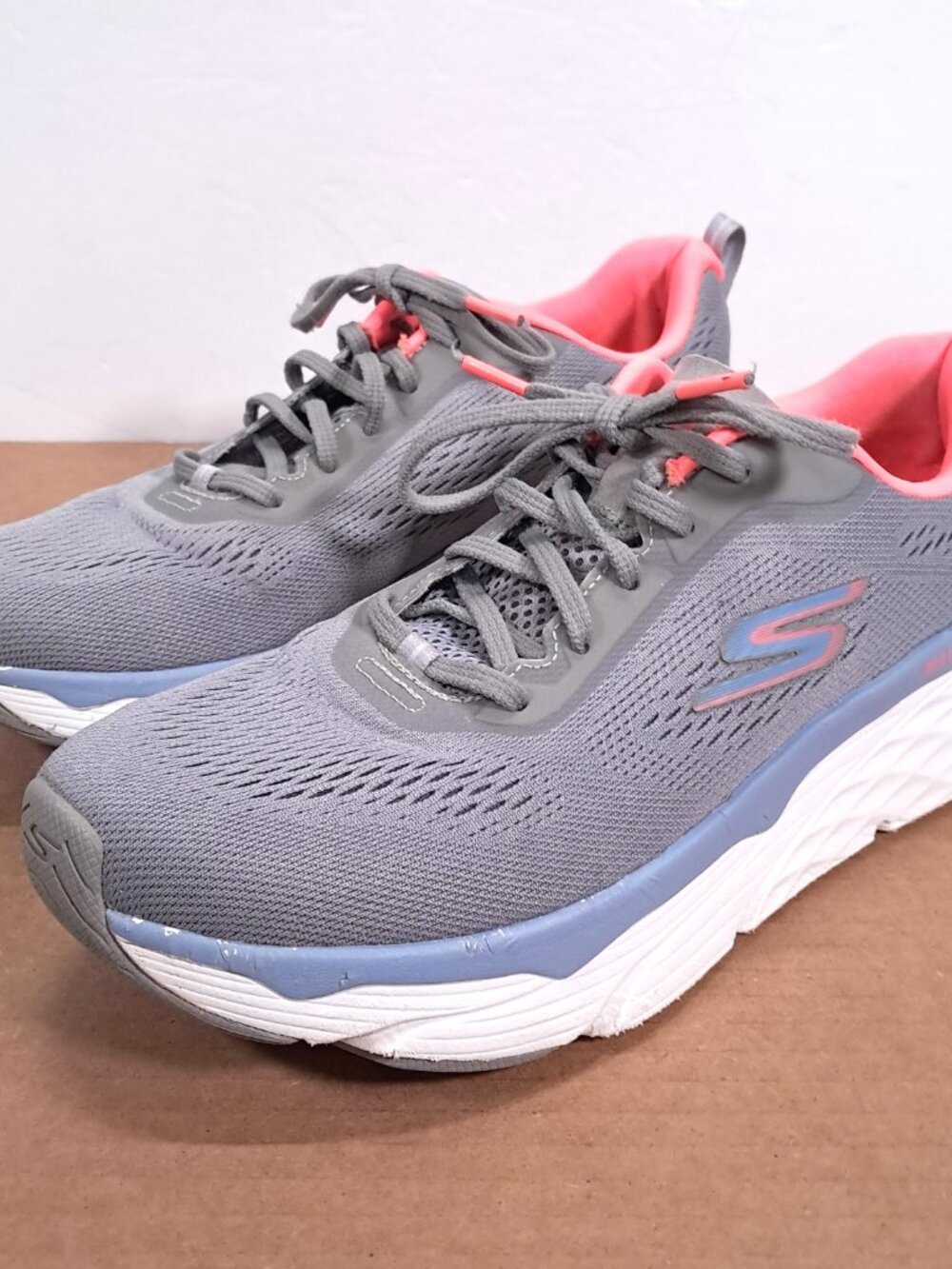 Skechers Max Cushioning Go Run Shoes Women 9.5 Gray Pink Athletic 128551 GYCL - Picture 2 of 14